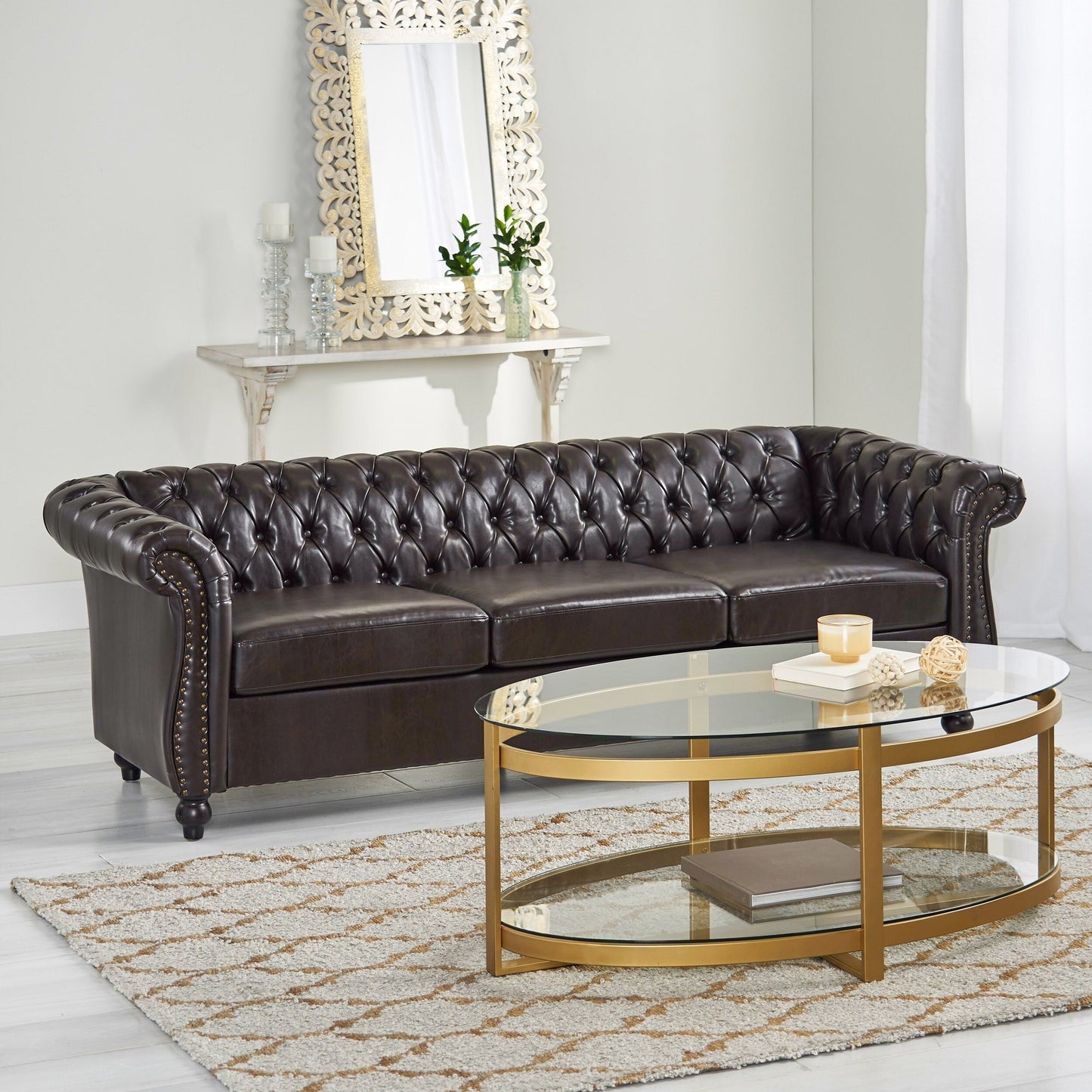 Divano Chesterfield marrone 84.75 imbottito con bottoni, 3 posti, borchie e gambe in legno