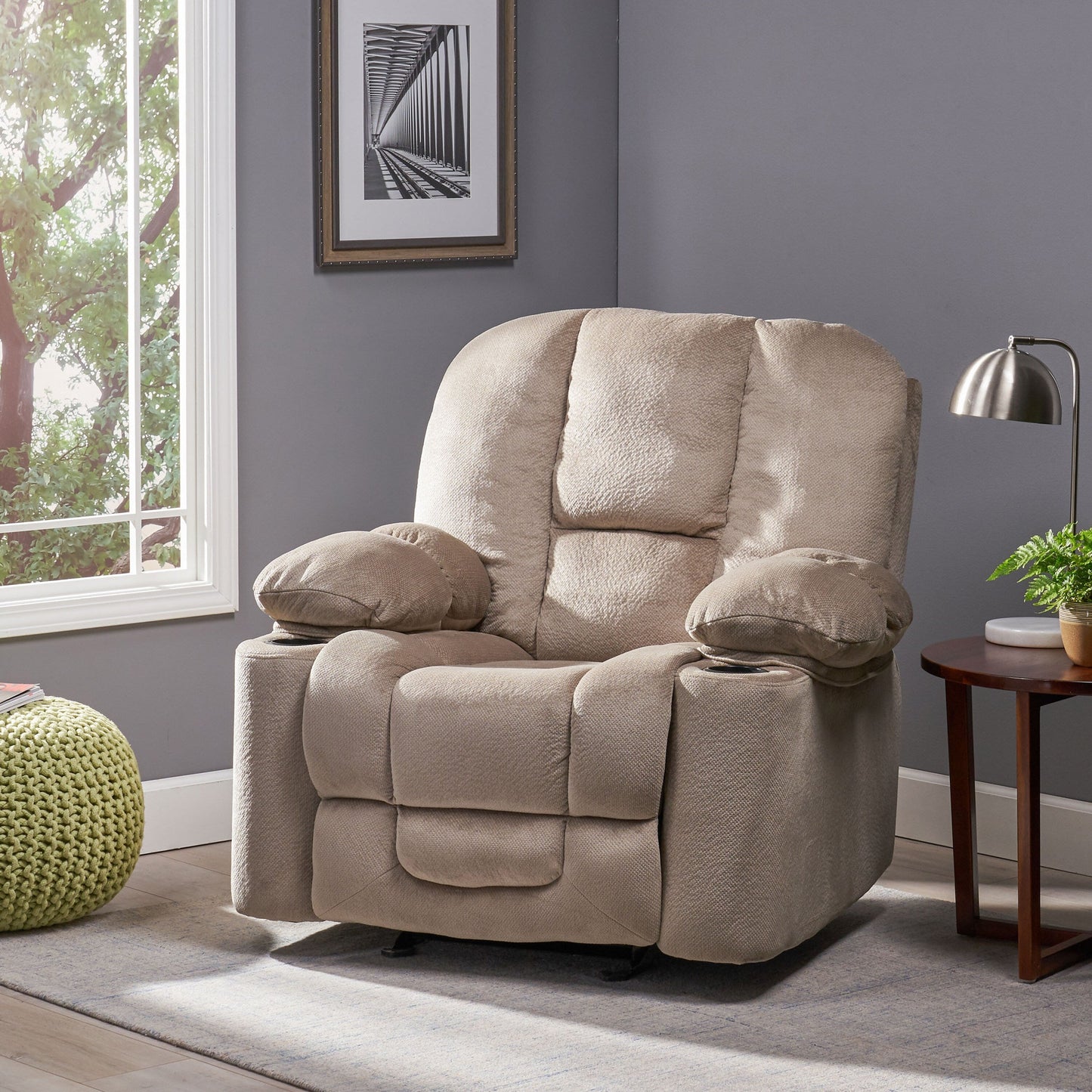 Poltrona reclinabile manuale in tessuto elegante marrone con doppio portabicchieri, dimensioni spaziose per il massimo comfort