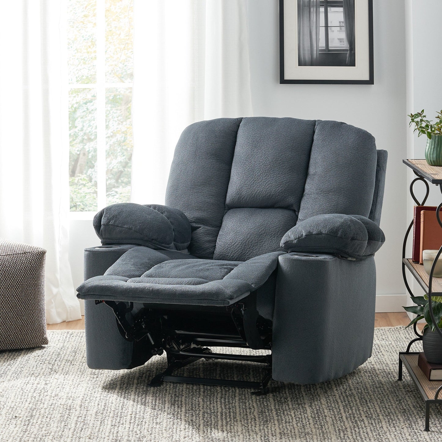 Poltrona reclinabile manuale in tessuto elegante marrone con doppio portabicchieri e dimensioni generose per il massimo comfort
