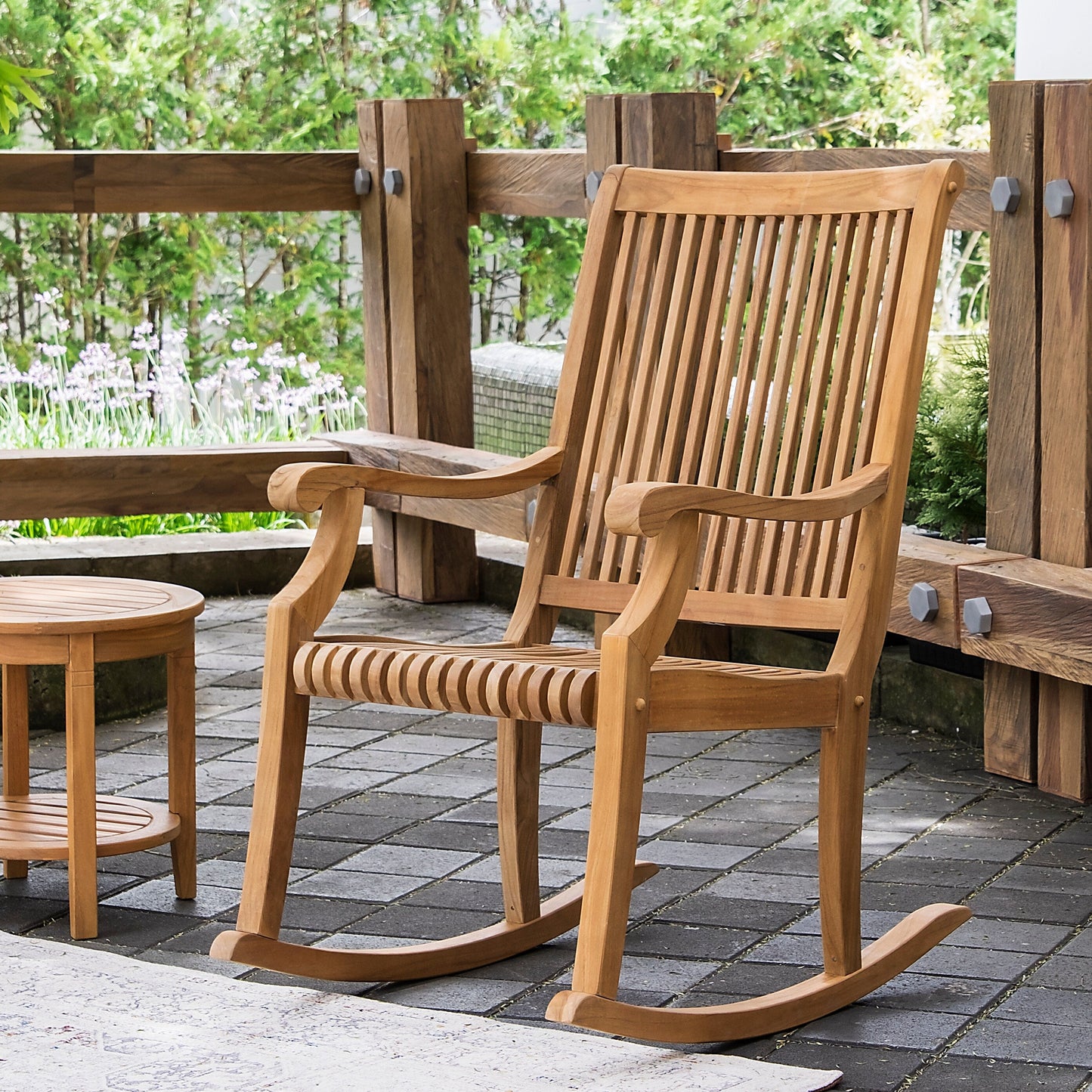 Set di sedie a dondolo da esterno Cambridge Casual Chara in teak, 3 pezzi