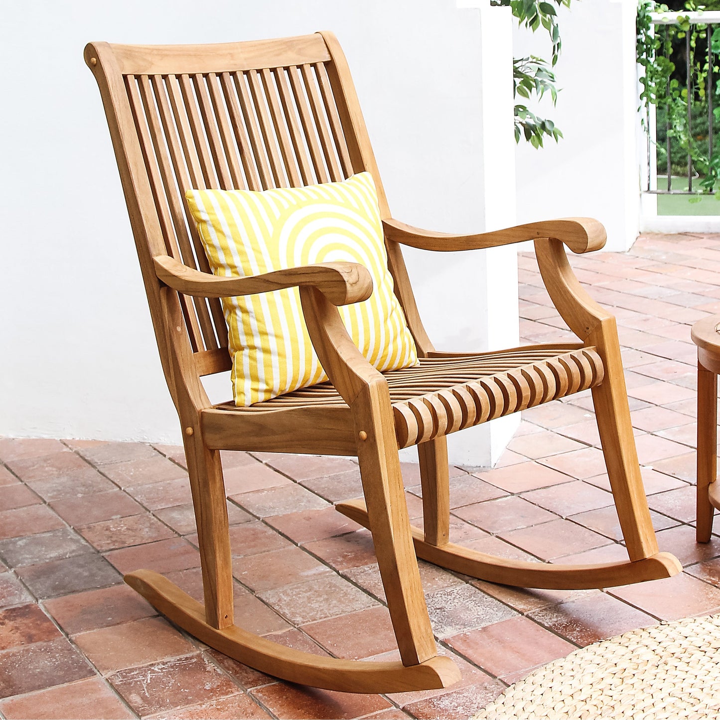Set di sedie a dondolo da esterno Cambridge Casual Chara in teak, 3 pezzi