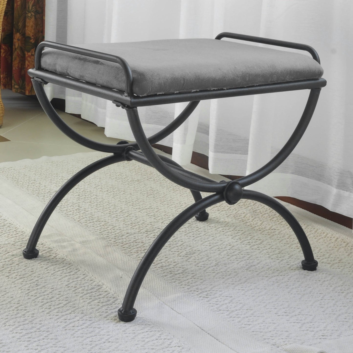 Sgabello da toeletta Cambridge Iron con cuscino
