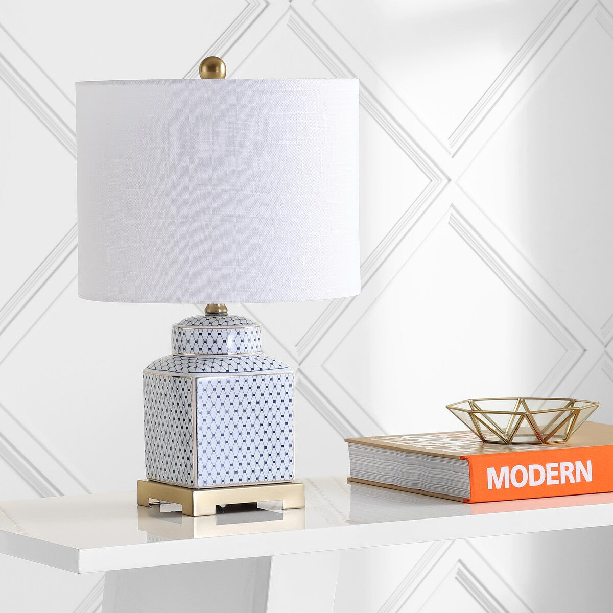 Lampada da tavolo a LED Catherine 21.5 in ceramica/metallo, bianco/blu navy di JONATHAN Y