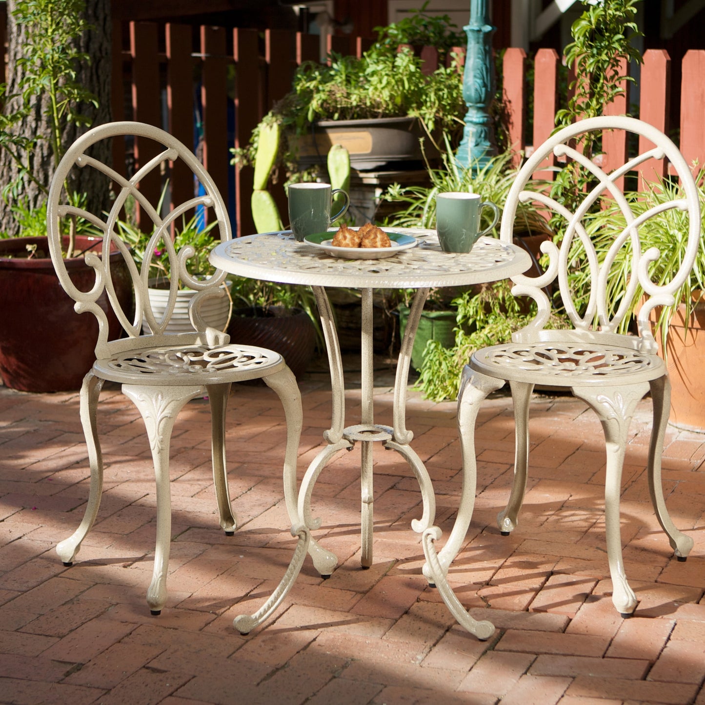 Set da bistrot Charleston in alluminio e rame di Christopher Knight Home