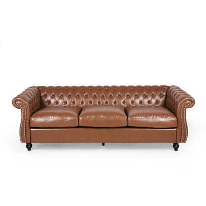 Divano Chesterfield 84.75 imbottito a 3 posti con bottoni, borchie e gambe in legno per soggiorno