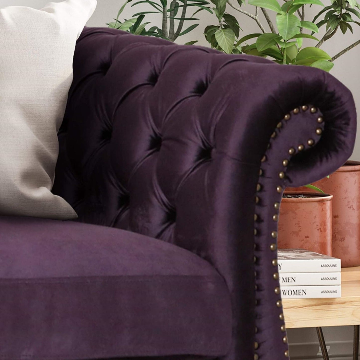 Divano Chesterfield 84.75 imbottito a 3 posti con bottoni, borchie e gambe in legno per soggiorno