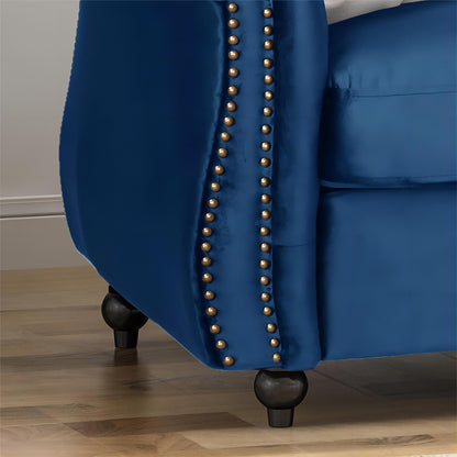 Divano Chesterfield 84.75 imbottito a 3 posti con bottoni, borchie e gambe in legno per soggiorno