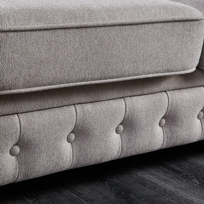 Divano Chesterfield in tessuto di lino