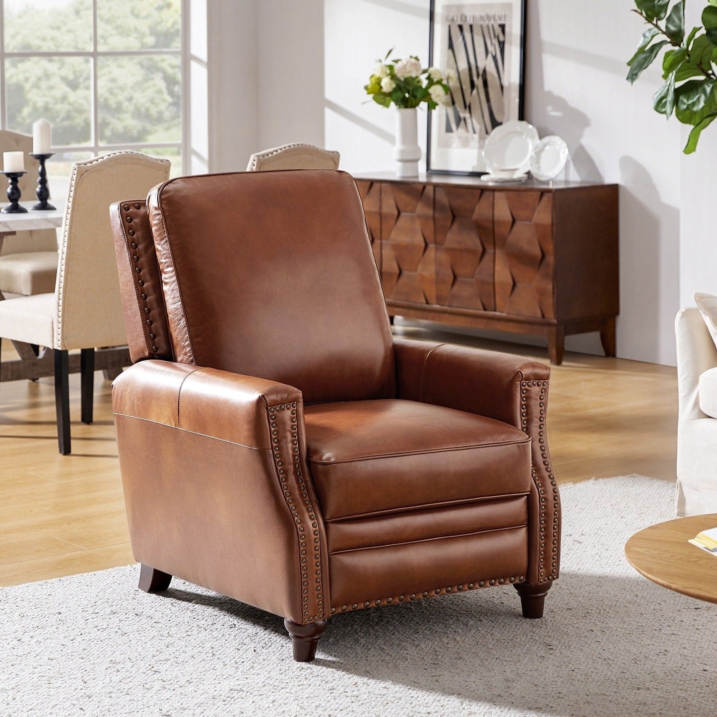 Poltrona reclinabile moderna in vera pelle con finiture a borchie in stile Cigar di HULALA HOME