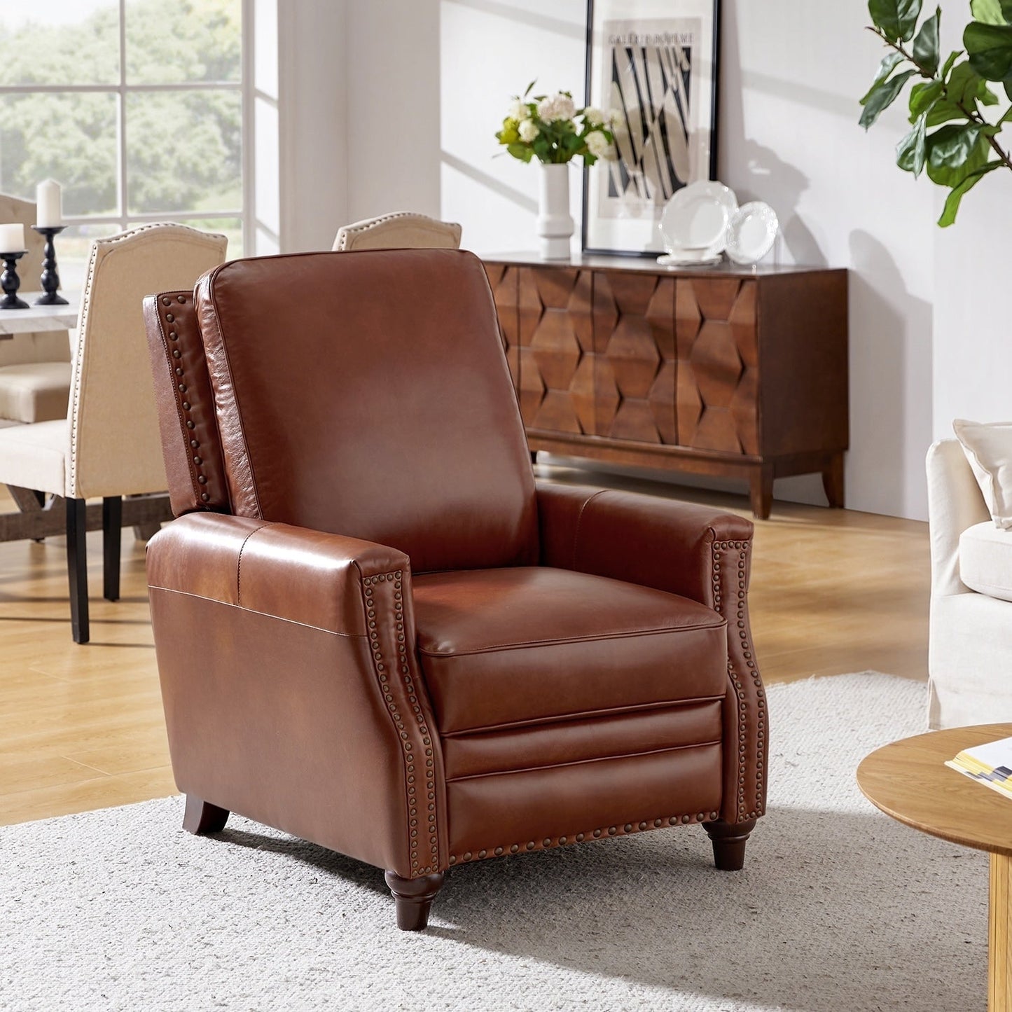 Poltrona reclinabile moderna in vera pelle con finiture a borchie in stile Cigar di HULALA HOME