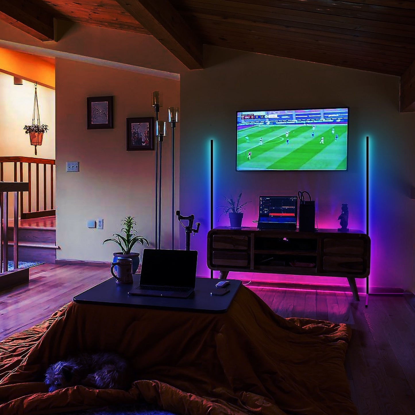 Lampada da terra minimalista a LED con angolo in metallo RGB da 55 cm