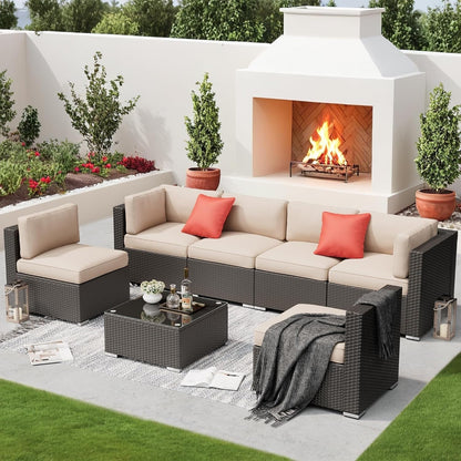 Set da conversazione con divano componibile imbottito in vimini e rattan nero da 7 pezzi per esterni di Havenside Home