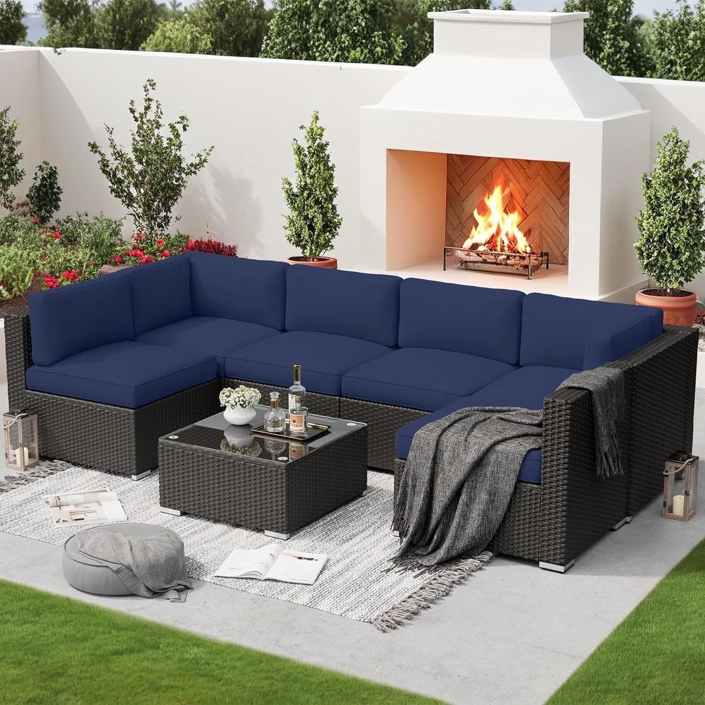 Set da conversazione con divano componibile imbottito in vimini e rattan nero da 7 pezzi per esterni di Havenside Home