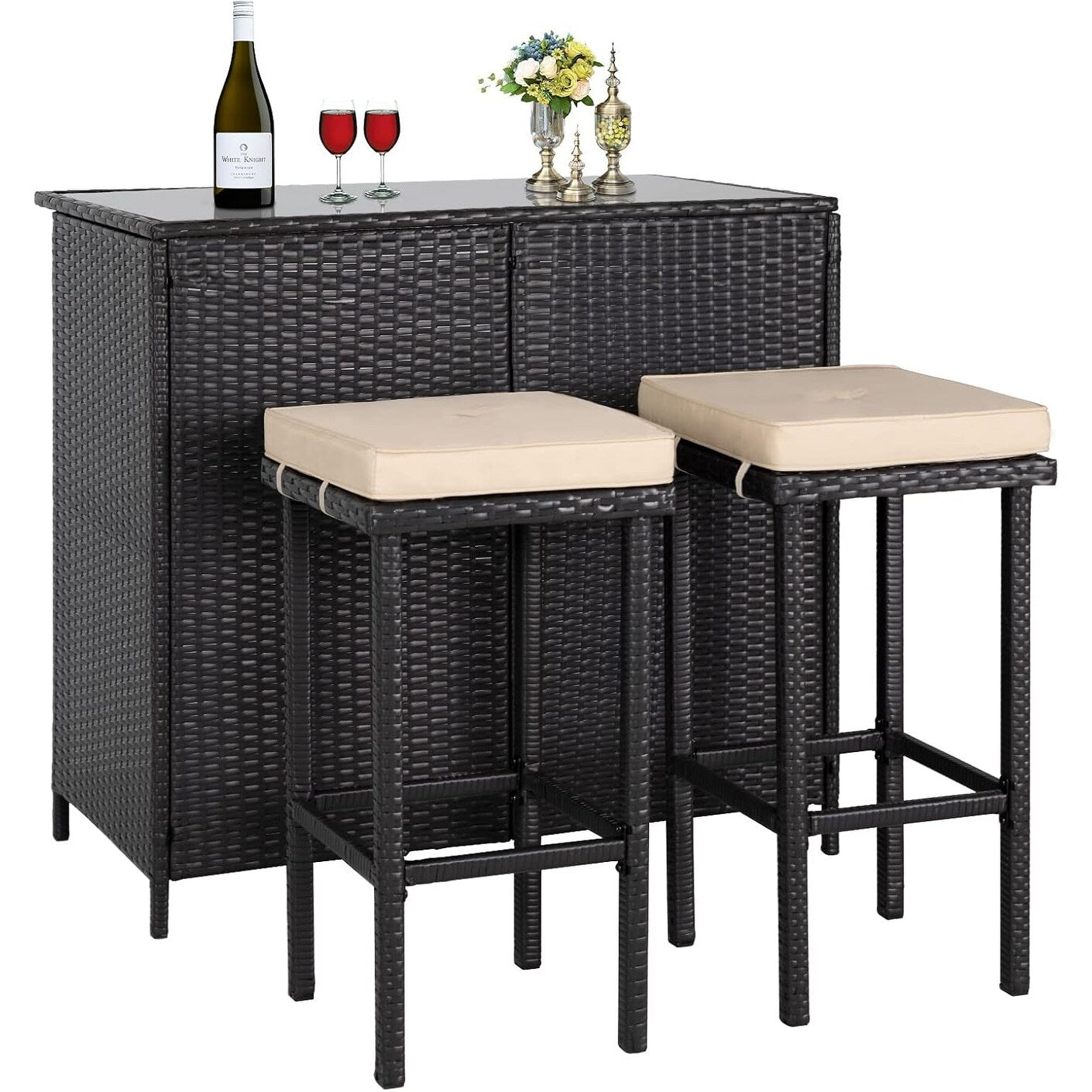 Set da bar per esterni in vimini da 3 pezzi, 2 sgabelli da bar e 1 tavolo con piano in vetro e ripiani portaoggetti