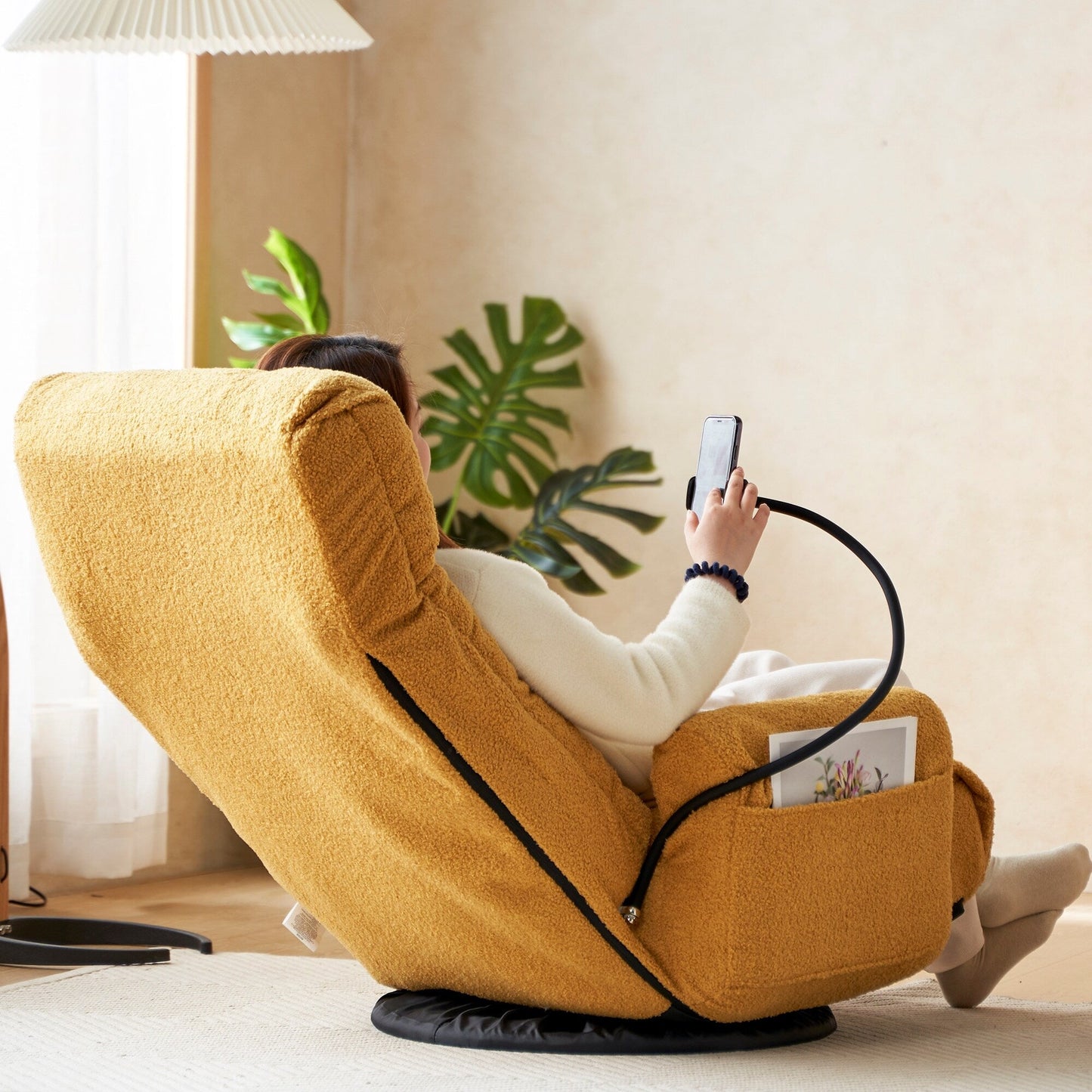 Poltrona reclinabile manuale imbottita girevole a 360° con supporto per cellulare, poggiatesta e schienale regolabili