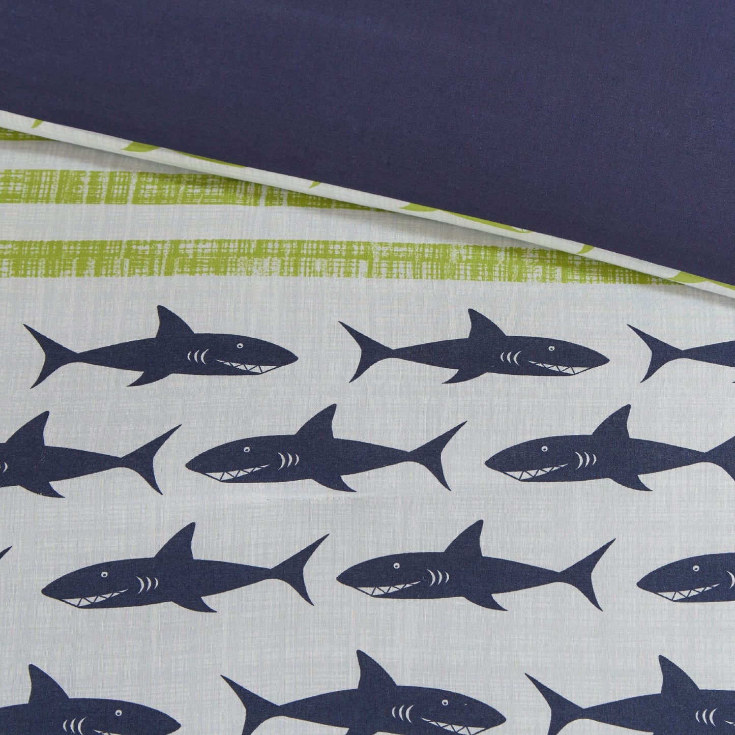 Set copripiumino in cotone verde/blu navy Aaron Shark di Urban Habitat Kids