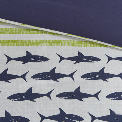 Set copripiumino in cotone verde/blu navy Aaron Shark di Urban Habitat Kids
