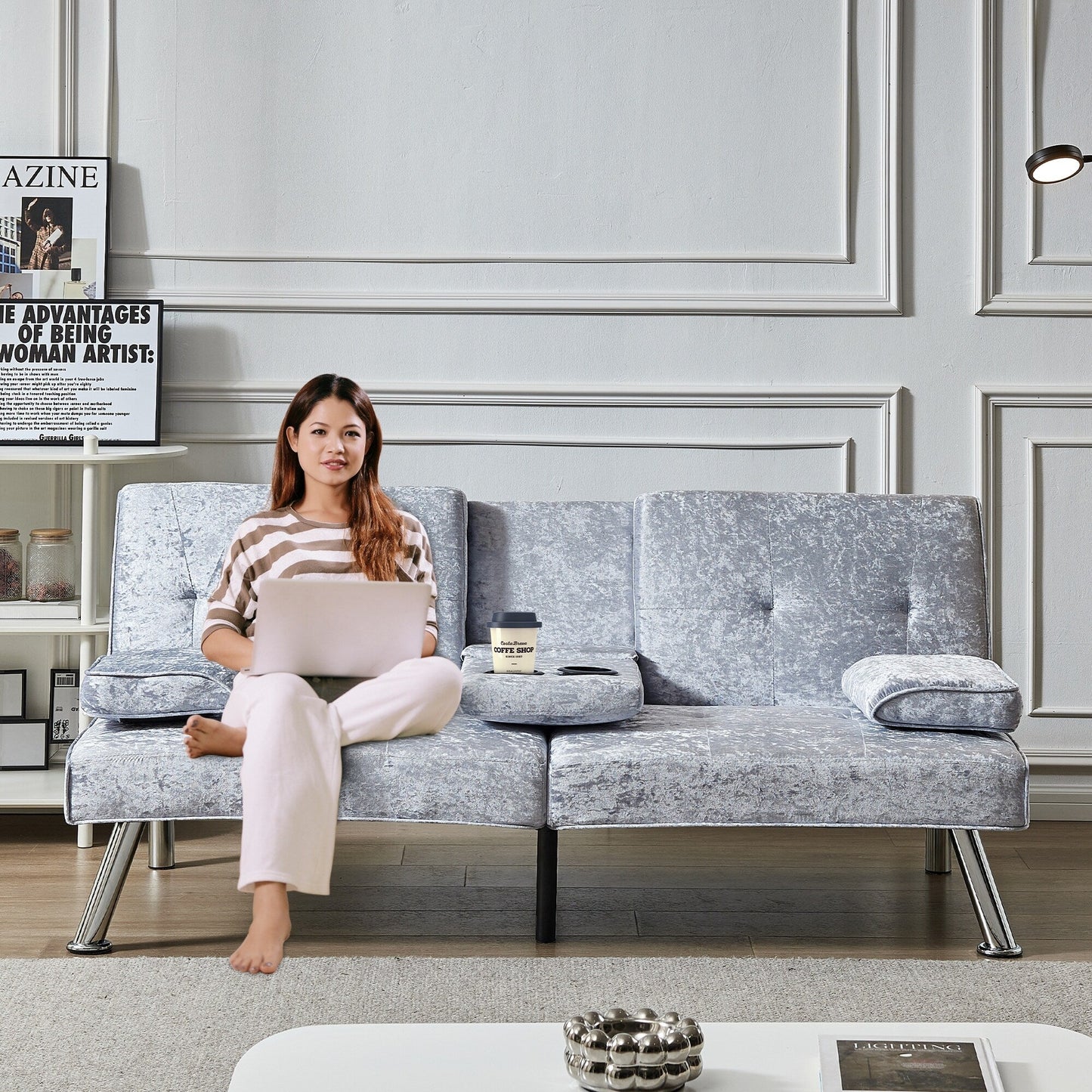 Divano letto futon in velluto con portabicchieri