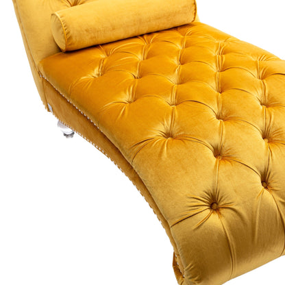 Poltrona reclinabile ergonomica a forma di S con cuscino, finiture con borchie e gambe in acrilico per uso interno.