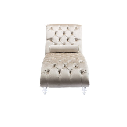 Poltrona reclinabile ergonomica a forma di S con cuscino, finiture con borchie e gambe in acrilico per uso interno.