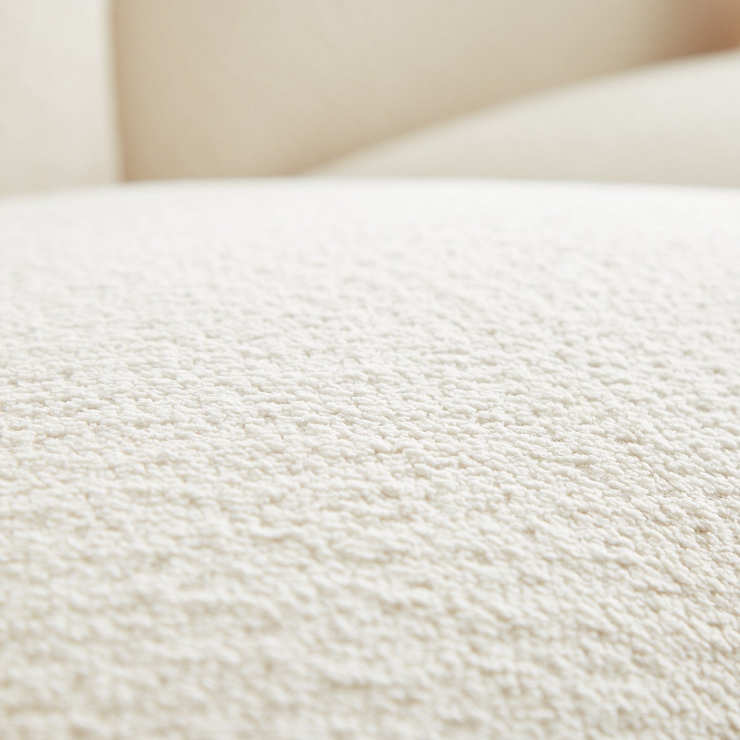Divano a due posti oversize bianco da 87'' con gambe in metallo, struttura in legno massello e 2 cuscini