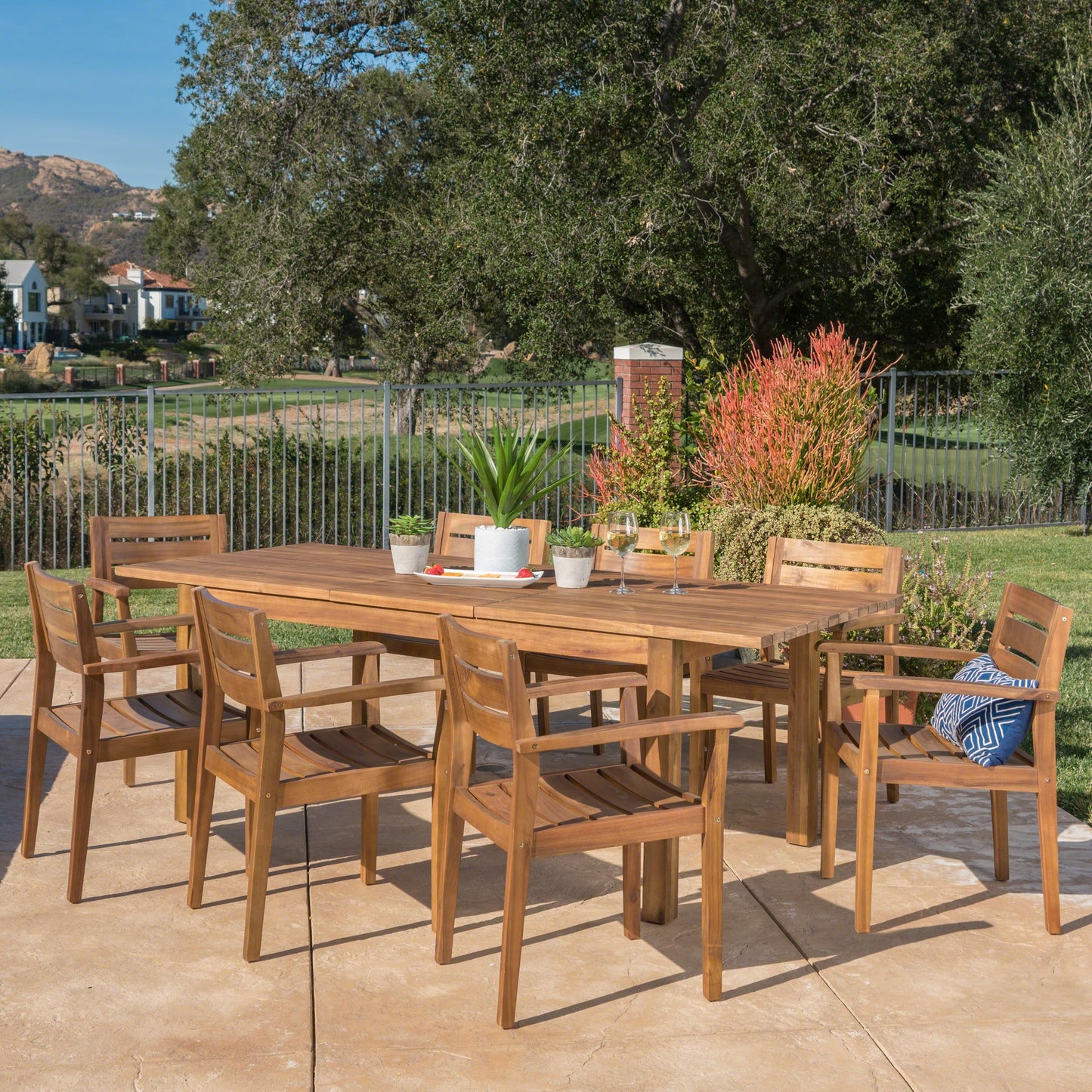 Set da pranzo rettangolare espandibile in legno per esterni Wilson di Christopher Knight Home