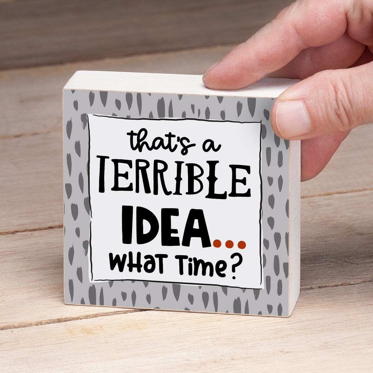Cartello decorativo in legno con messaggio "Idea terribile", 3,75 pollici quadrati, prodotto negli Stati Uniti - Multi-49