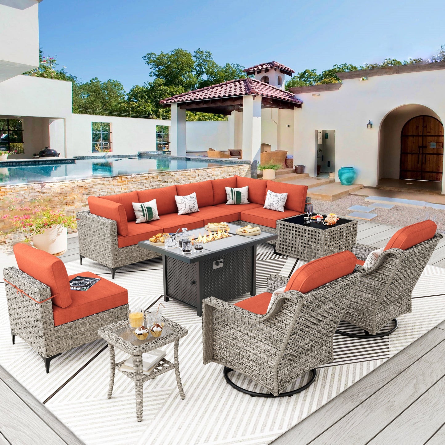 Set di mobili da giardino in rattan e vimini XIZZI da 11 pezzi con tavolo con braciere